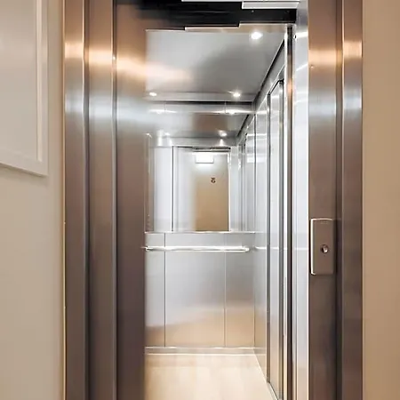 Hotel Adam